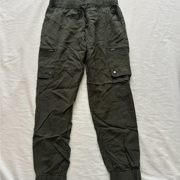 Brand new Banana Republic, Tencel jogger in olive - Picture 2 of 2